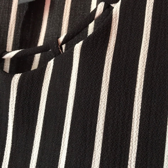 Black and white striped flowy blouse - Picture 2 of 2
